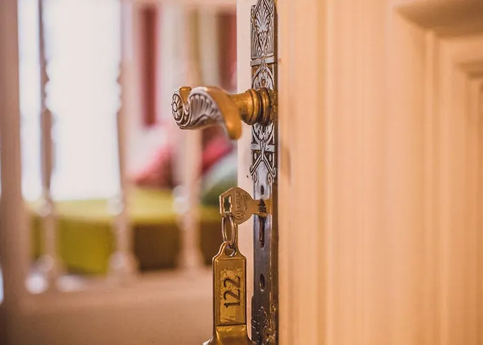 Henri Hotel